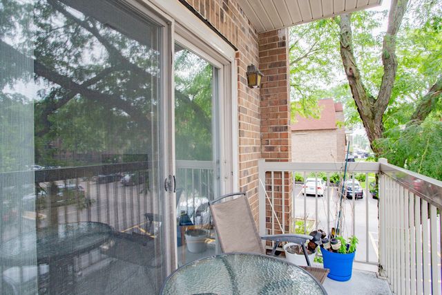 701 W Central Road B4, Mount Prospect, IL 60056