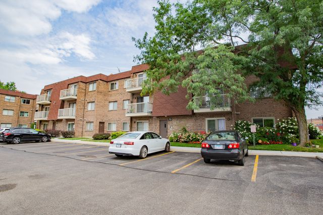 701 W Central Road B4, Mount Prospect, IL 60056