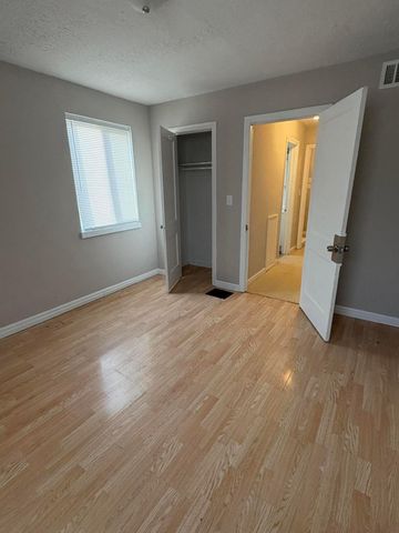 1045 Loretta Avenue, Columbus, OH 43211