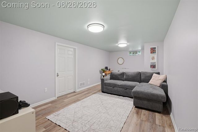 60569 Town Square Street, New Hudson, MI 48165