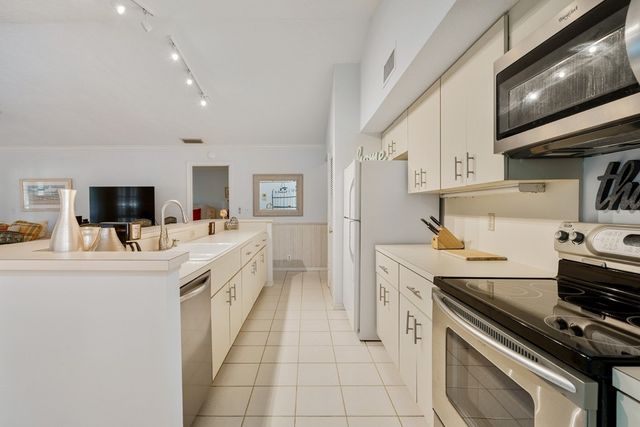 1295 Winding Oaks Circle 807, Vero Beach, FL 32963