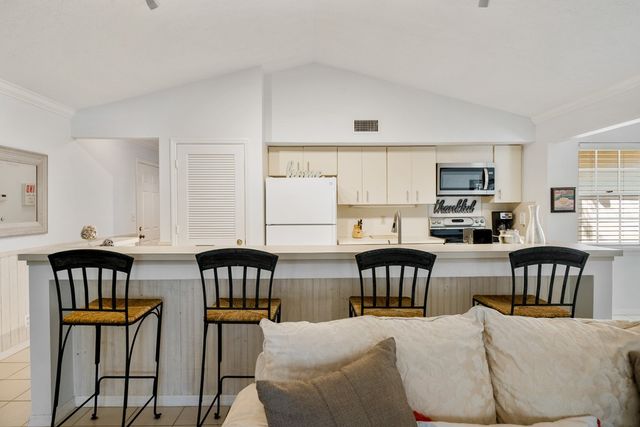 1295 Winding Oaks Circle 807, Vero Beach, FL 32963