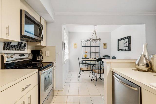 1295 Winding Oaks Circle 807, Vero Beach, FL 32963