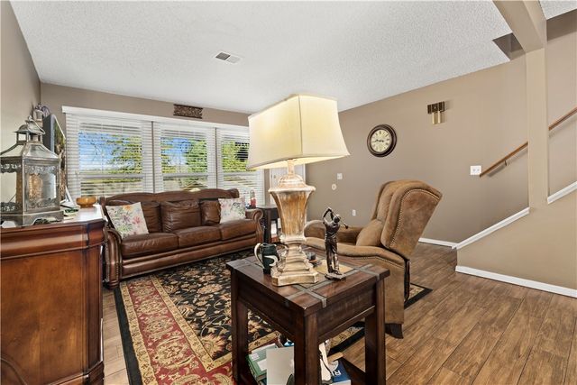 4 Annette Lane, Bella Vista, AR 72715