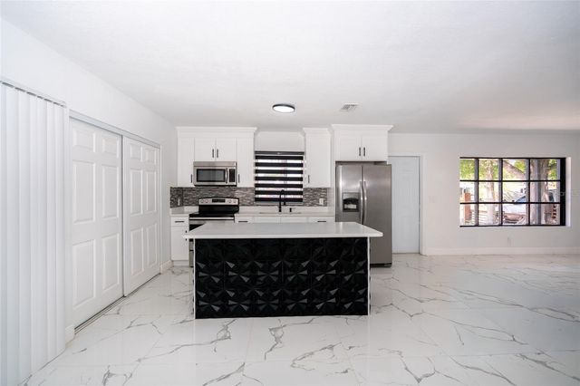 6403 AMUNDSON STREET, Tampa, FL 33634