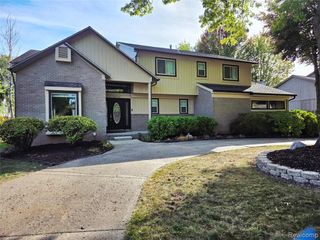 37731 E Stableview Drive, Farmington Hills, MI 48335