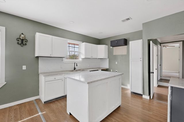 1315 E Arlington Avenue, Fort Worth, TX 76104