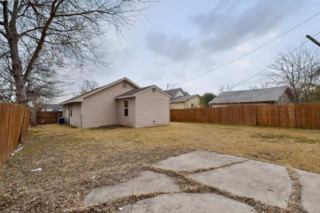 1315 E Arlington Avenue, Fort Worth, TX 76104