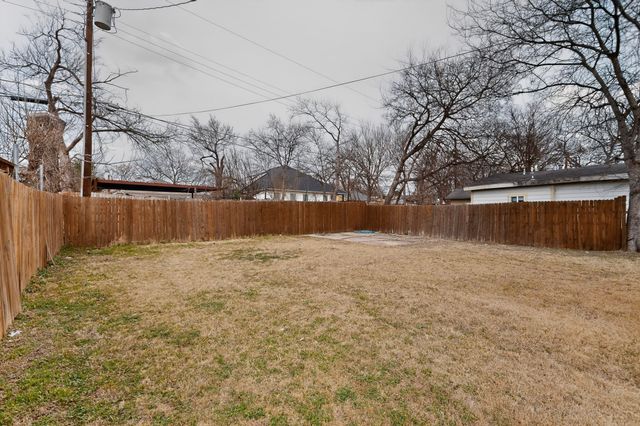 1315 E Arlington Avenue, Fort Worth, TX 76104