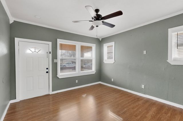 1315 E Arlington Avenue, Fort Worth, TX 76104