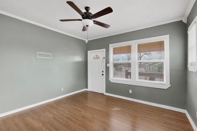 1315 E Arlington Avenue, Fort Worth, TX 76104