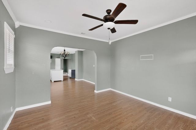 1315 E Arlington Avenue, Fort Worth, TX 76104