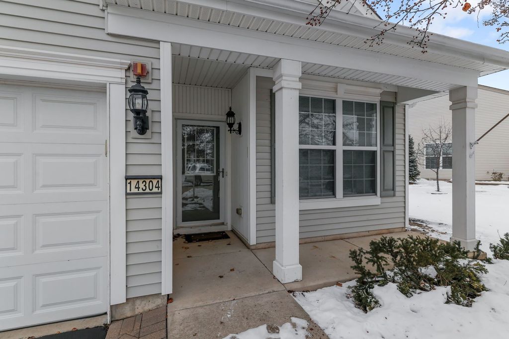 14304 Flagstaff Court, Huntley, IL 60142