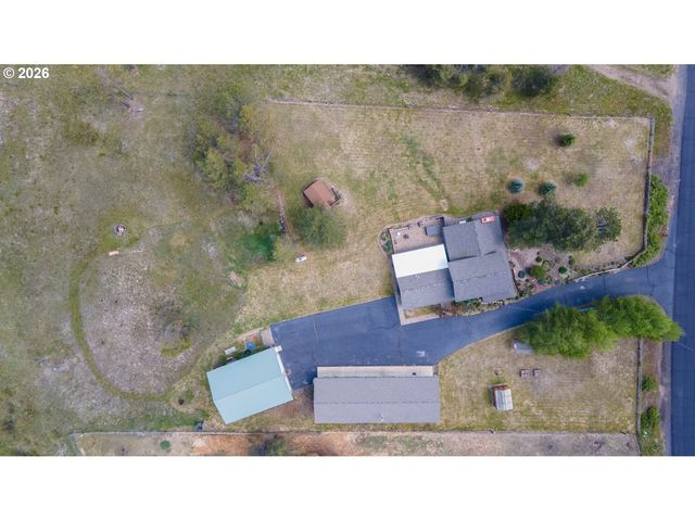 53939 PINE GROVE Rd, La Pine, OR 97739