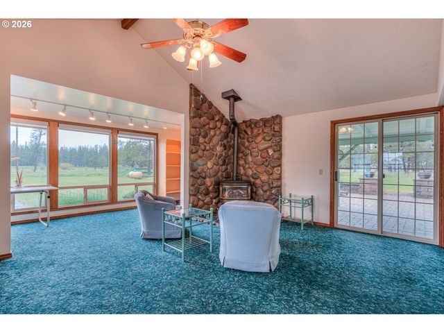 53939 PINE GROVE Rd, La Pine, OR 97739