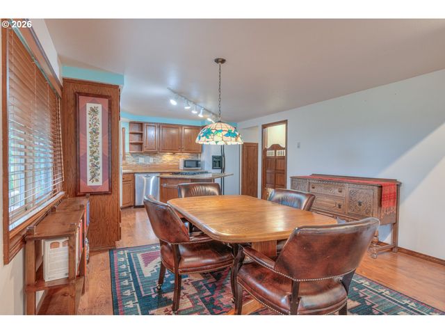 53939 PINE GROVE Rd, La Pine, OR 97739