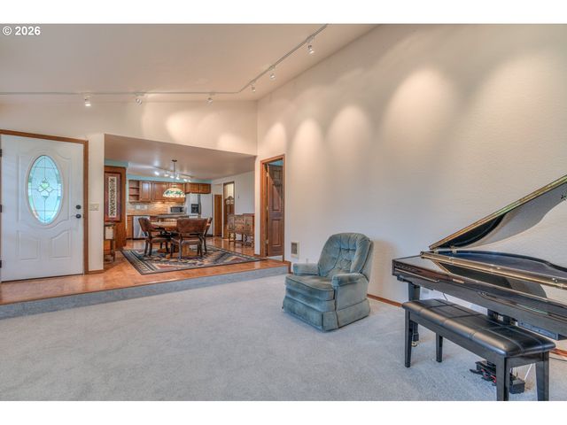 53939 PINE GROVE Rd, La Pine, OR 97739