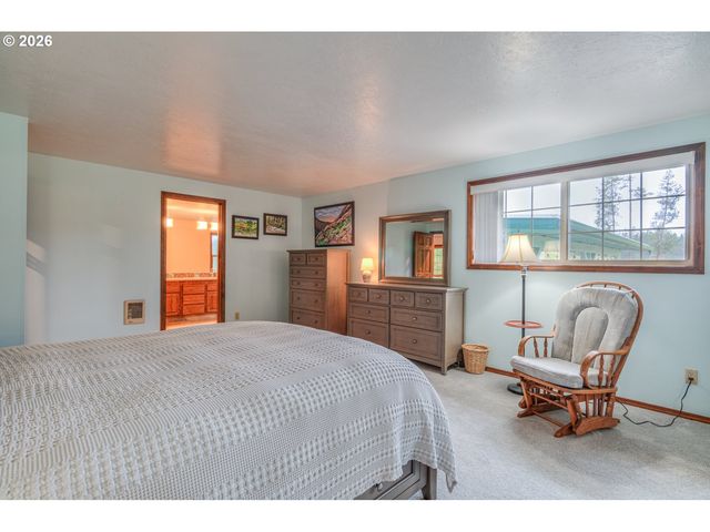 53939 PINE GROVE Rd, La Pine, OR 97739