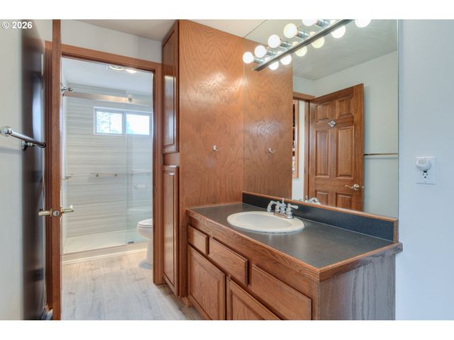 53939 PINE GROVE Rd, La Pine, OR 97739