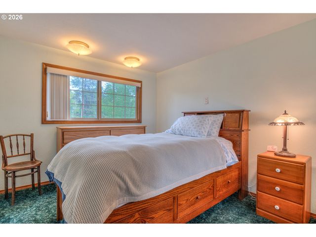 53939 PINE GROVE Rd, La Pine, OR 97739