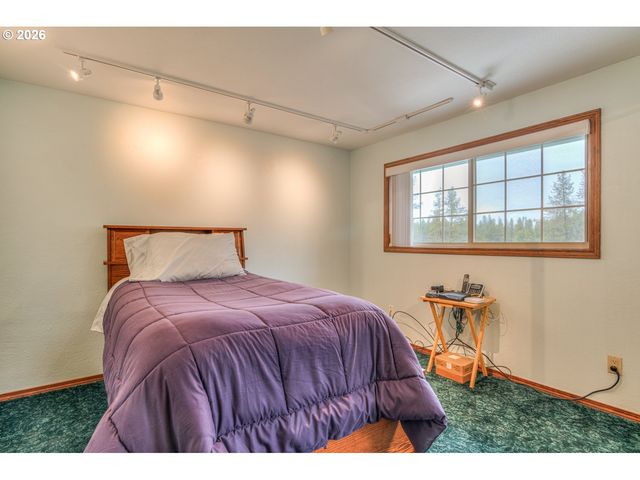 53939 PINE GROVE Rd, La Pine, OR 97739