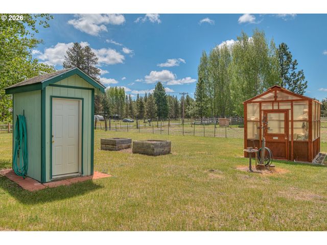 53939 PINE GROVE Rd, La Pine, OR 97739