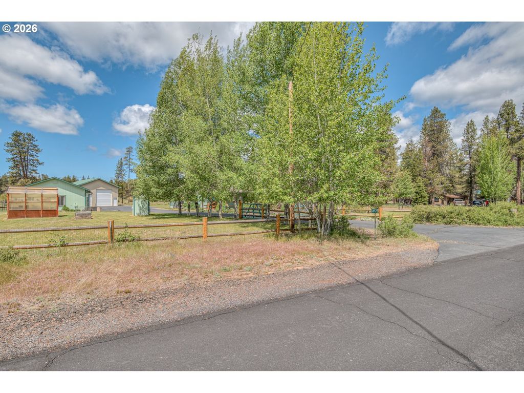 53939 PINE GROVE Rd, La Pine, OR 97739