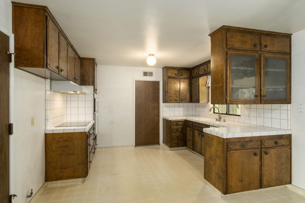 Image 14 of property listing at 6697 N Teilman Avenue, Fresno, CA 93711