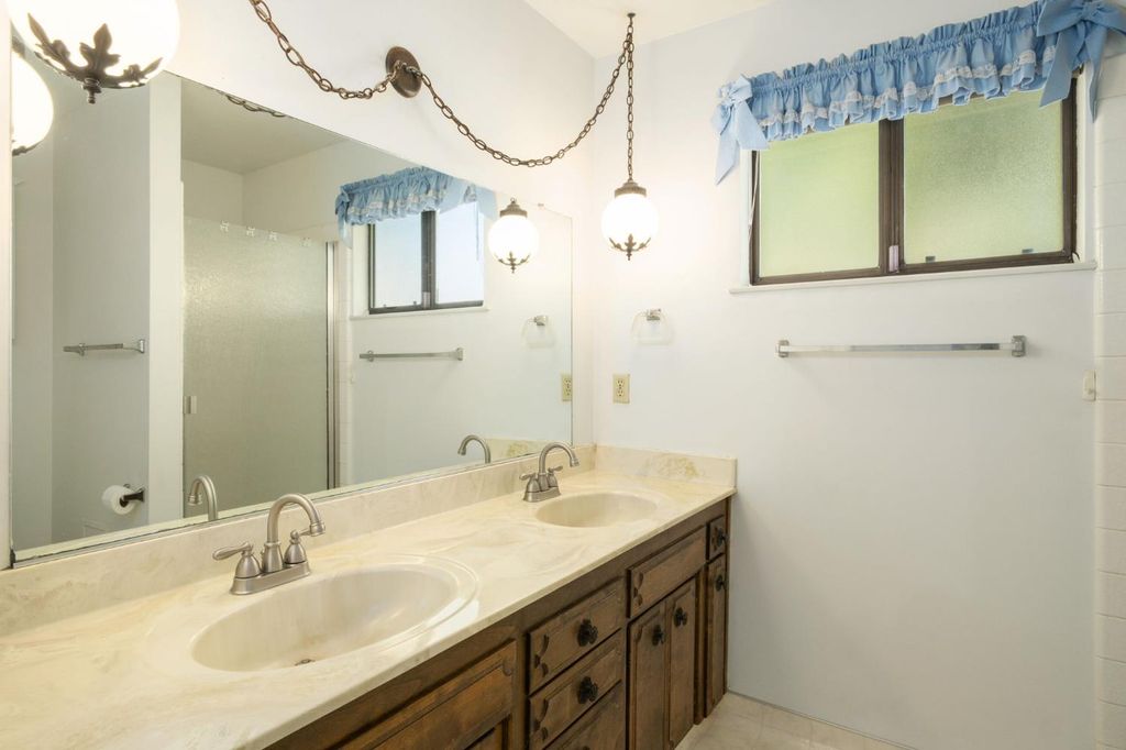 Image 23 of property listing at 6697 N Teilman Avenue, Fresno, CA 93711