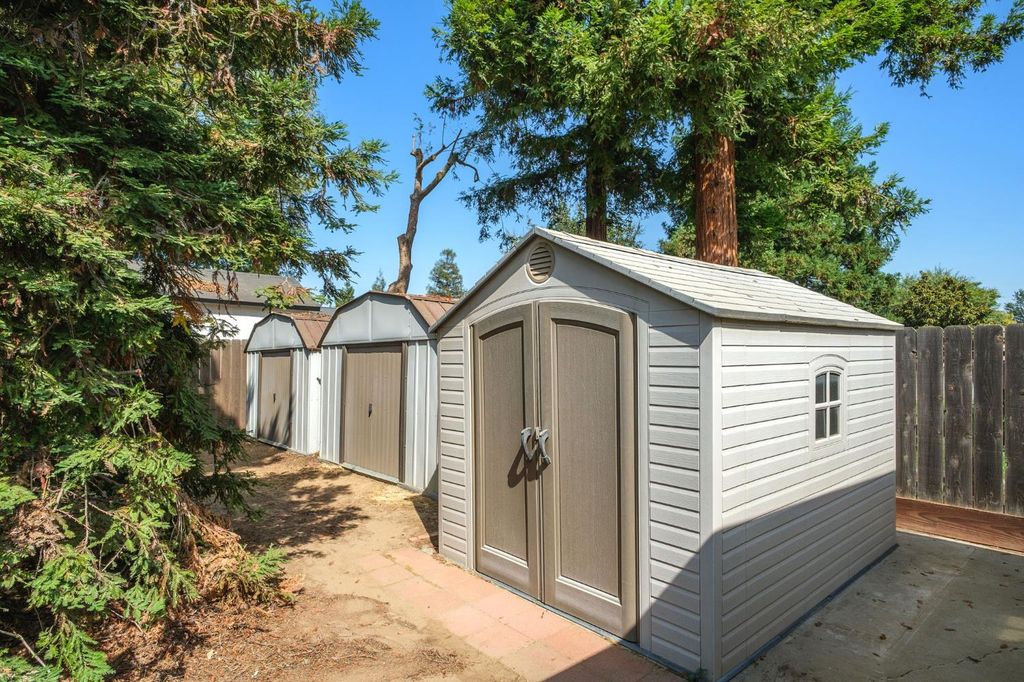 Image 32 of property listing at 6697 N Teilman Avenue, Fresno, CA 93711