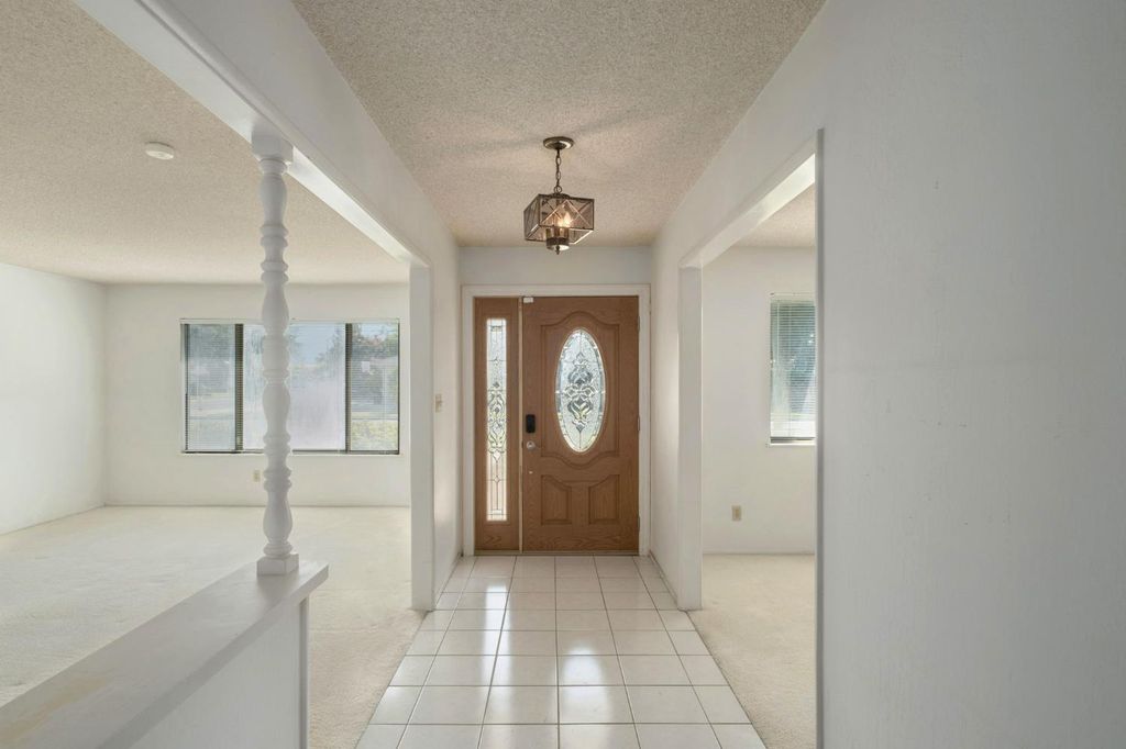 Image 6 of property listing at 6697 N Teilman Avenue, Fresno, CA 93711