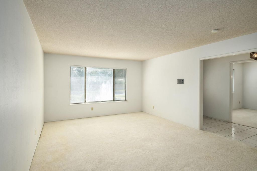 Image 7 of property listing at 6697 N Teilman Avenue, Fresno, CA 93711