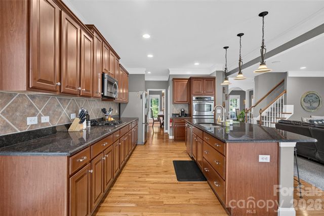 9220 Kensington Forest Drive, Harrisburg, NC 28075