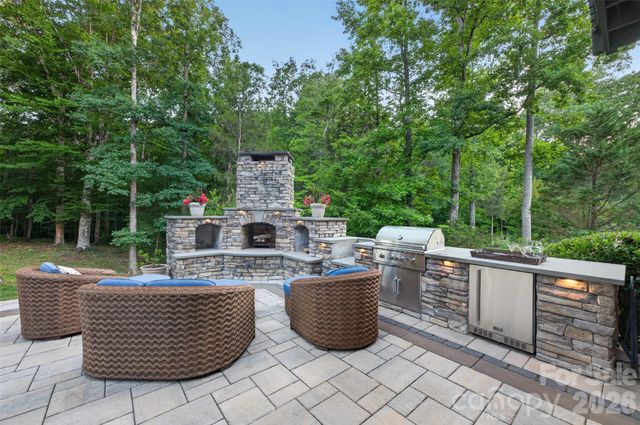 9220 Kensington Forest Drive, Harrisburg, NC 28075