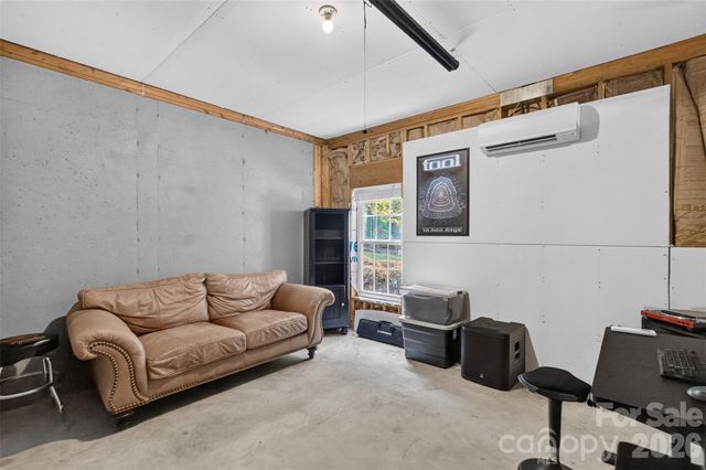 9220 Kensington Forest Drive, Harrisburg, NC 28075
