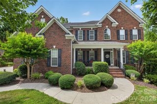 9220 Kensington Forest Drive, Harrisburg, NC 28075