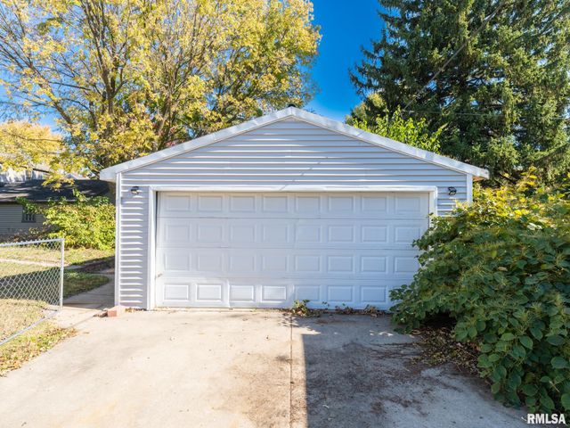 700 E MAYWOOD Avenue, Peoria, IL 61603