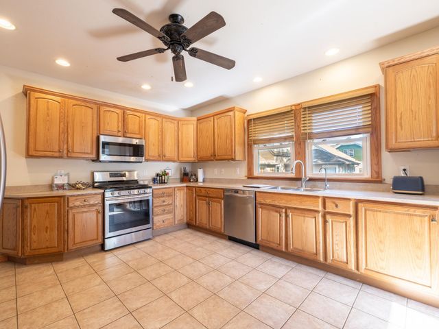 700 E MAYWOOD Avenue, Peoria, IL 61603