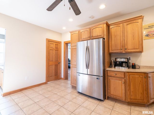 700 E MAYWOOD Avenue, Peoria, IL 61603