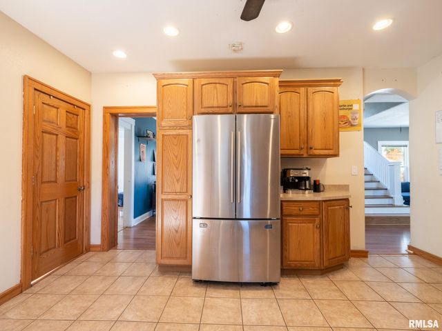 700 E MAYWOOD Avenue, Peoria, IL 61603