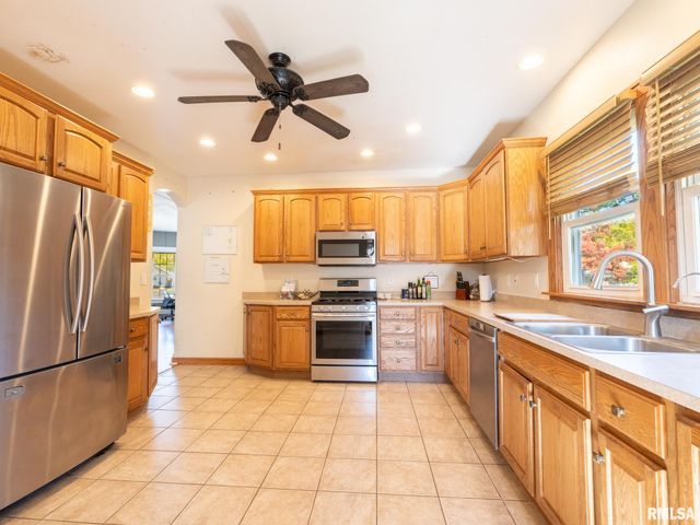 700 E MAYWOOD Avenue, Peoria, IL 61603