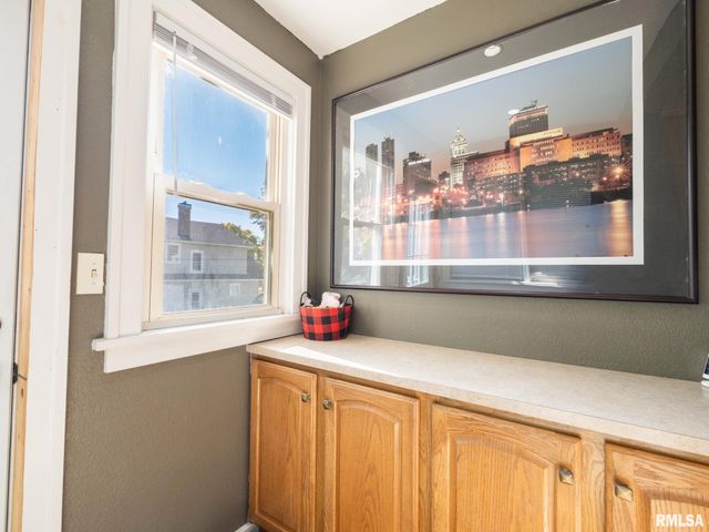 700 E MAYWOOD Avenue, Peoria, IL 61603