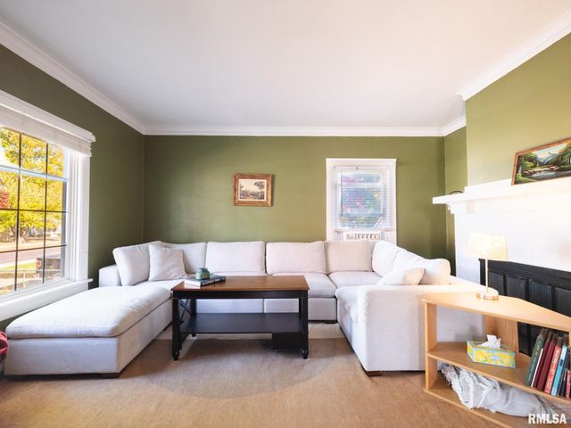 700 E MAYWOOD Avenue, Peoria, IL 61603