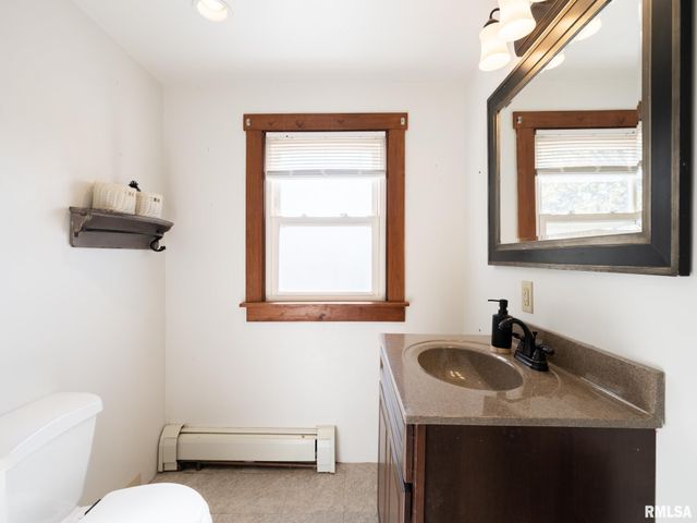 700 E MAYWOOD Avenue, Peoria, IL 61603