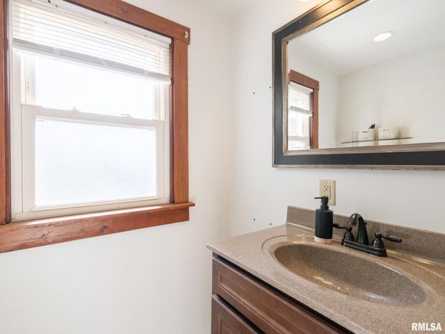 700 E MAYWOOD Avenue, Peoria, IL 61603