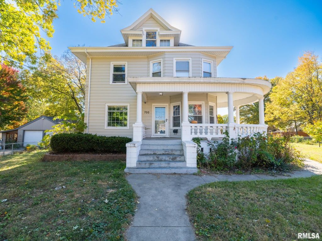 700 E MAYWOOD Avenue, Peoria, IL 61603