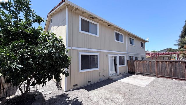 8373 Locust Pl, Dublin, CA 94568