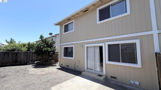 8373 Locust Pl, Dublin, CA 94568