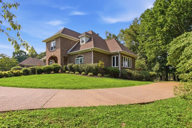 301 Kippsford Pond Rd, Columbia, TN 38401