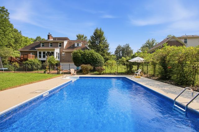 301 Kippsford Pond Rd, Columbia, TN 38401